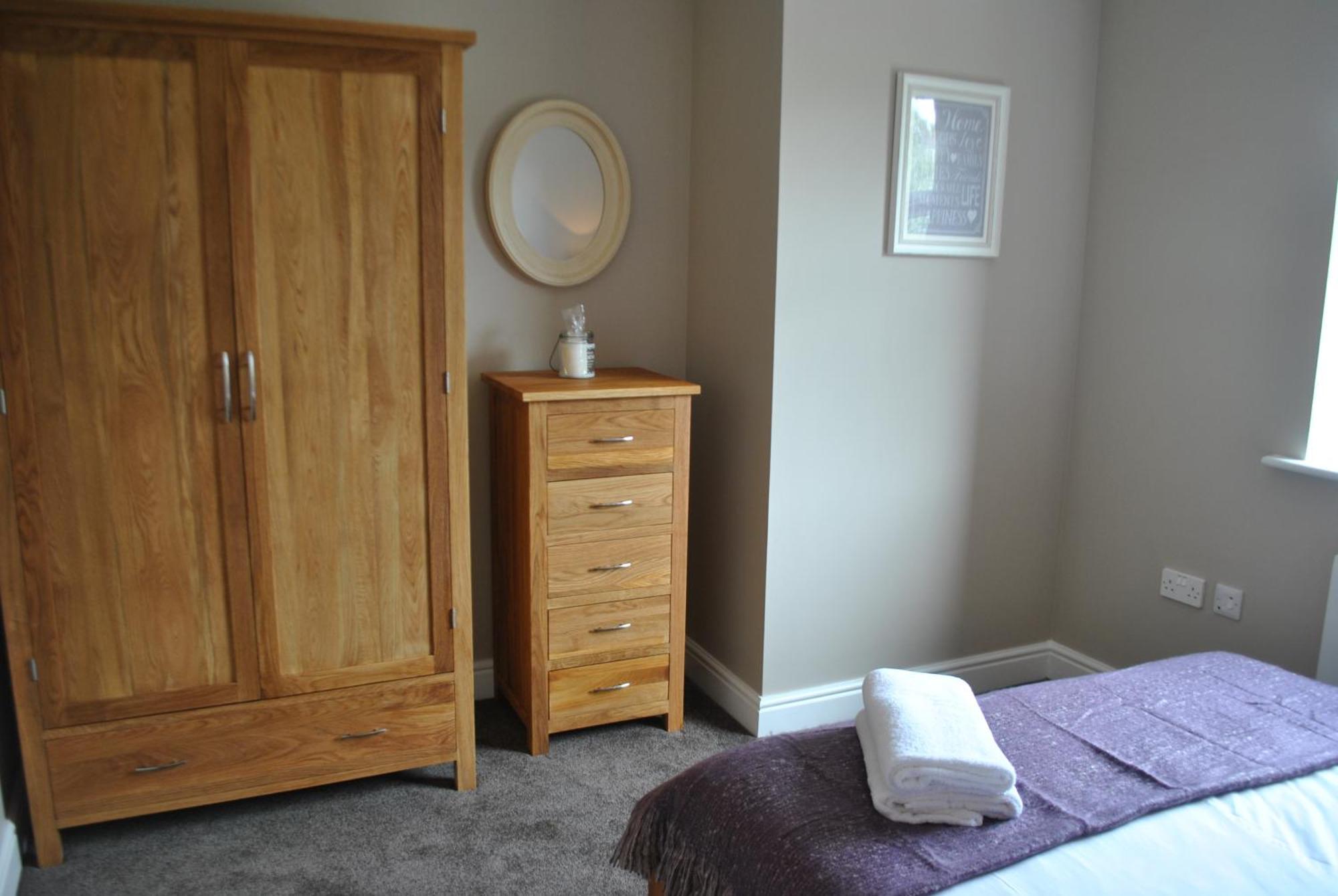 Lord Raglan House Apartments 2Br With Parking Windsor Exterior photo